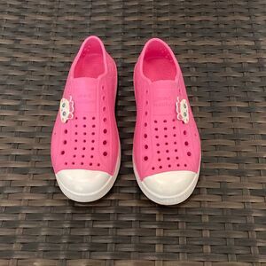 Native shoes junior size 3